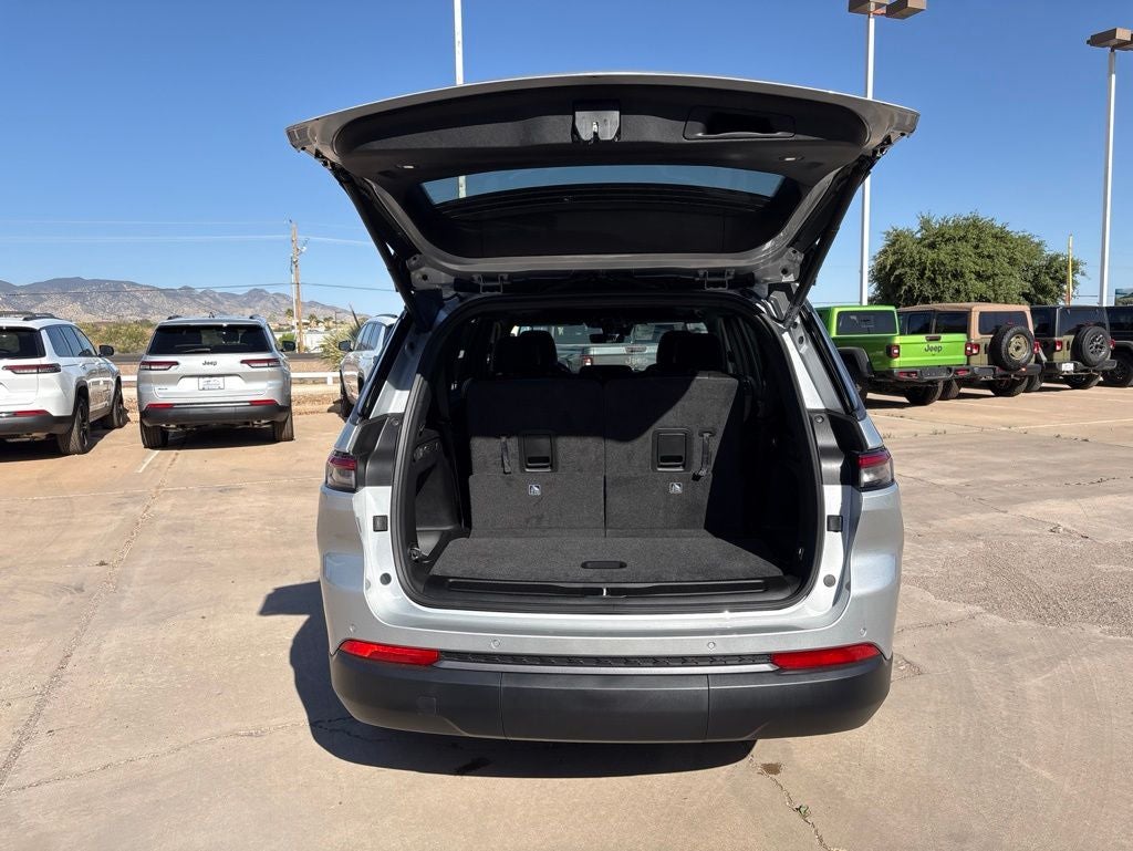 2026 Jeep Grand Cherokee L Laredo