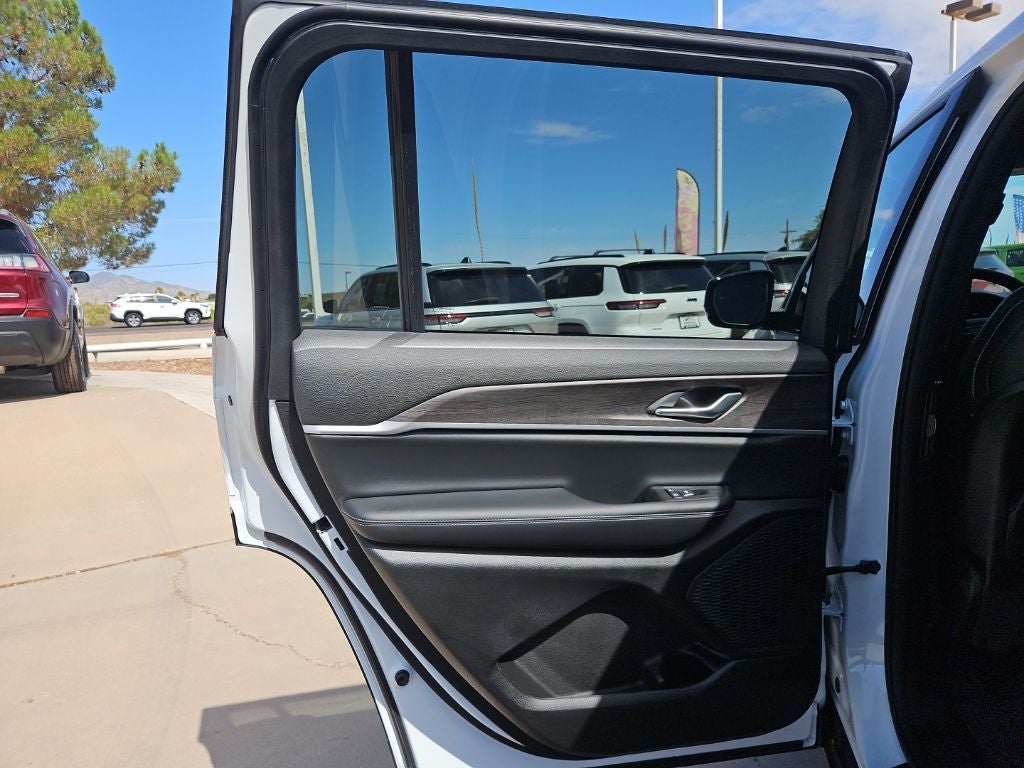 2026 Jeep Grand Cherokee L Laredo
