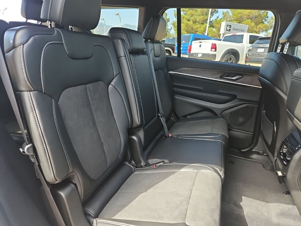 2026 Jeep Grand Cherokee L Laredo