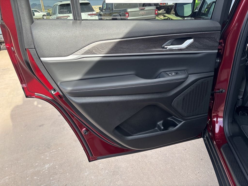 2026 Jeep Grand Cherokee L Laredo