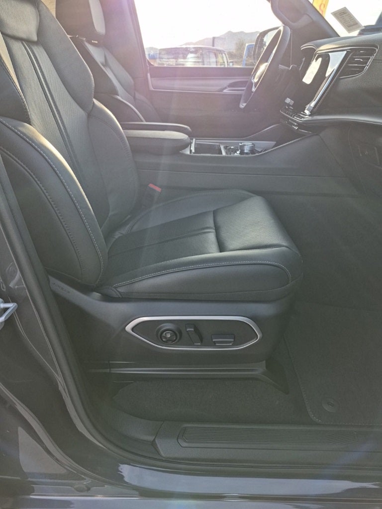 2026 Jeep Grand Wagoneer Base