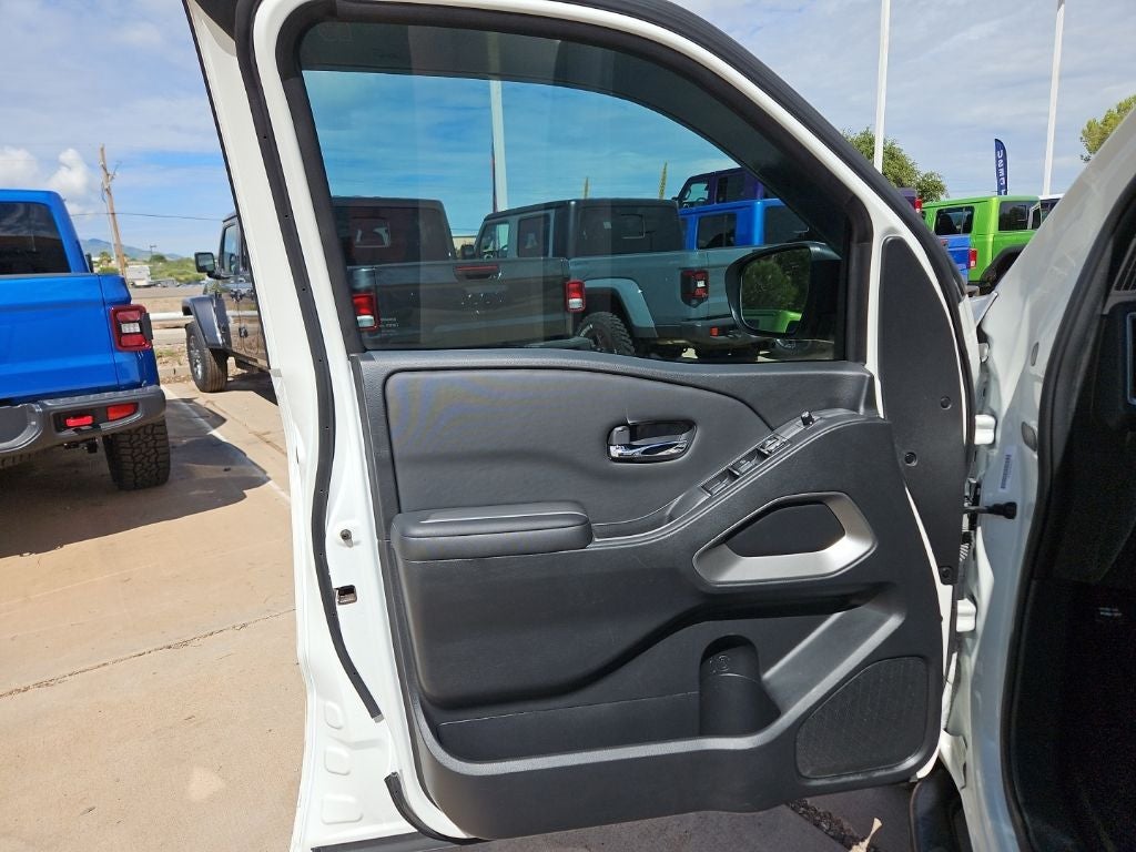 2024 Nissan Frontier SV