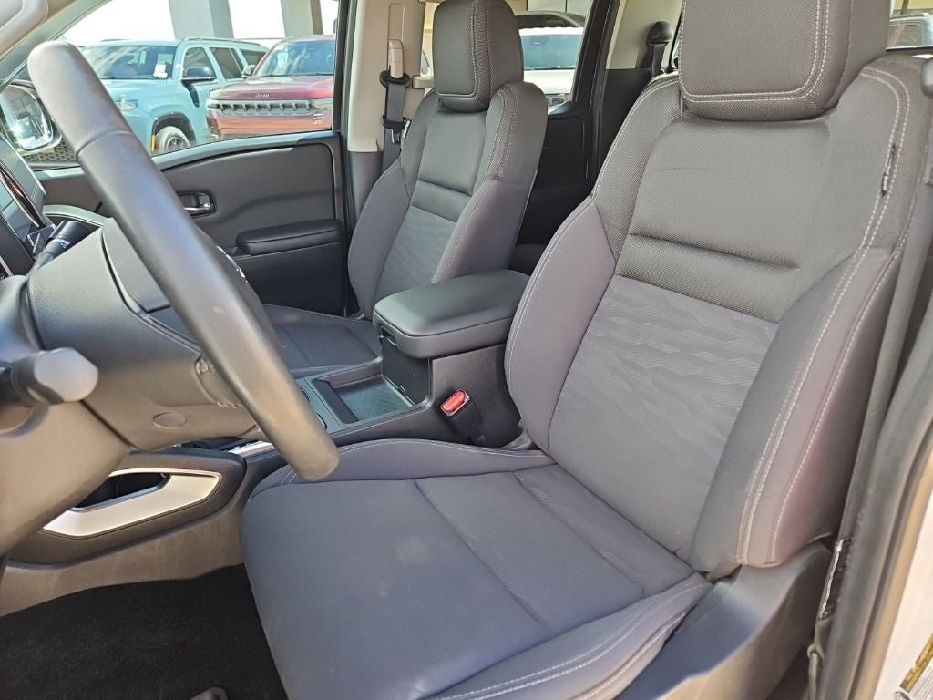 2024 Nissan Frontier SV