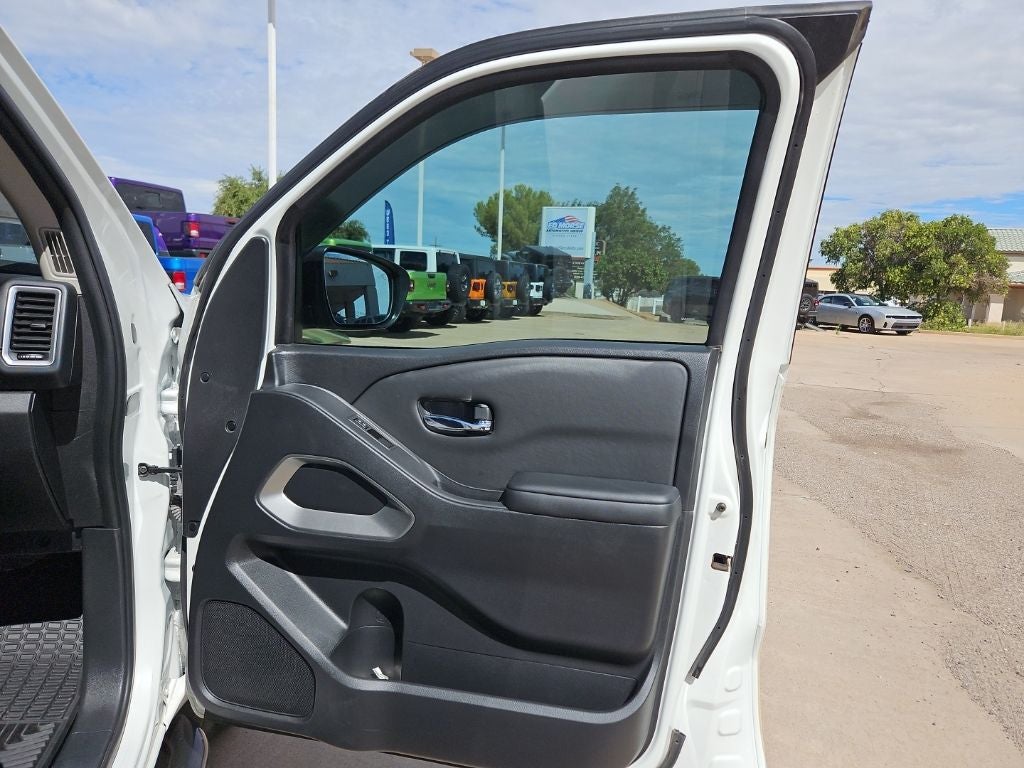 2024 Nissan Frontier SV
