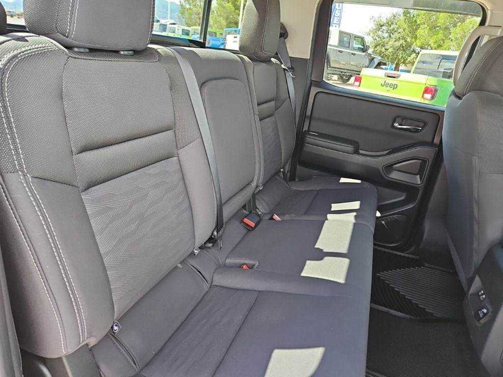 2024 Nissan Frontier SV