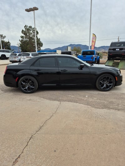 2020 Chrysler 300 Touring