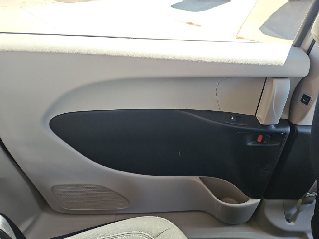 2024 Chrysler Voyager LX