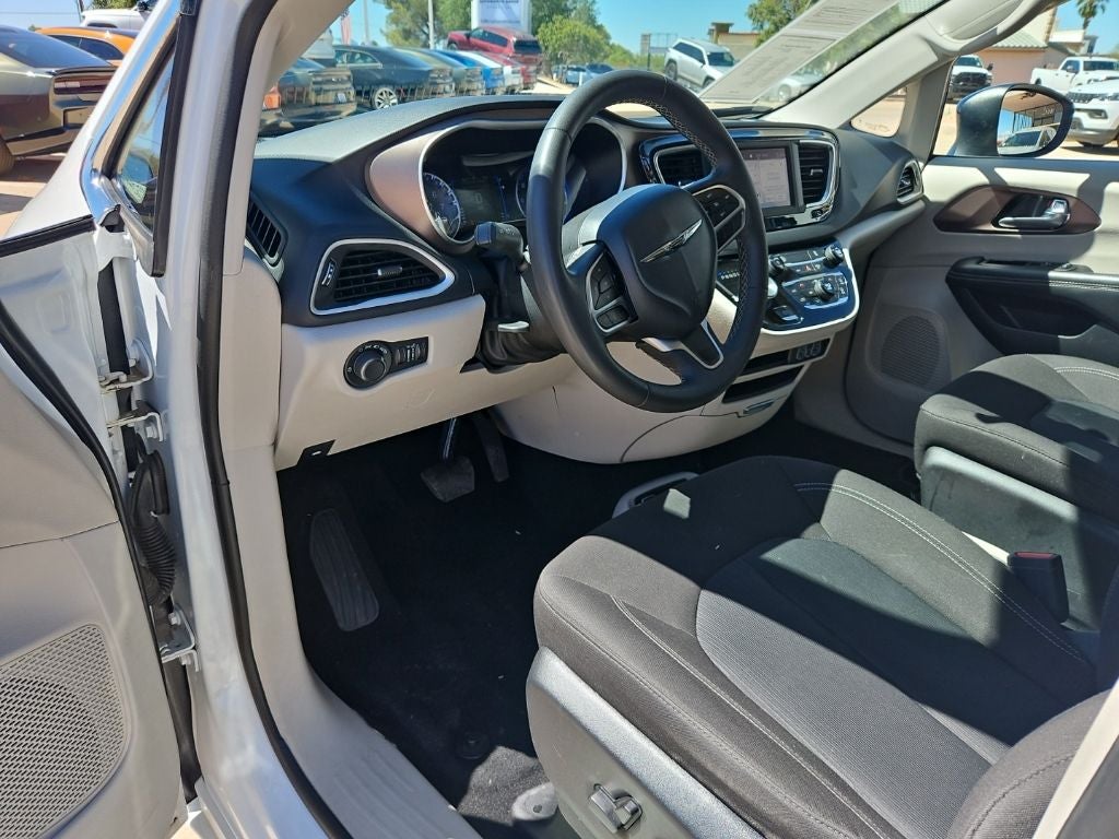 2024 Chrysler Voyager LX