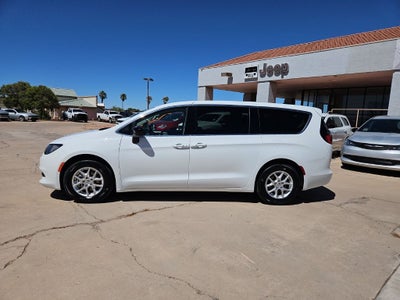 2024 Chrysler Voyager LX