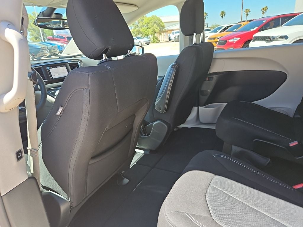 2024 Chrysler Voyager LX