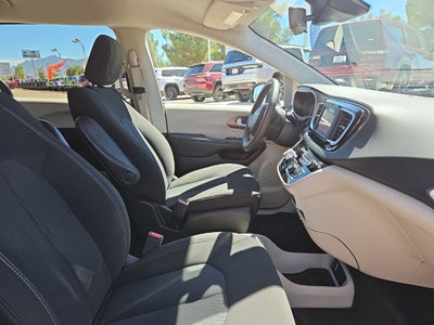 2024 Chrysler Voyager LX