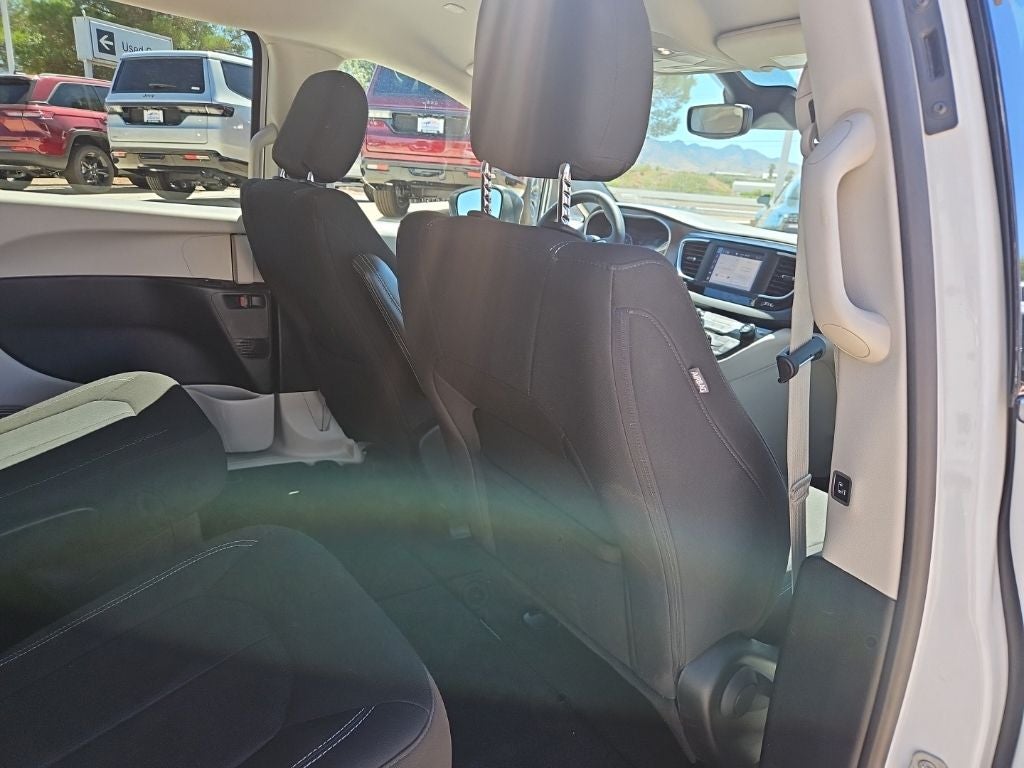 2024 Chrysler Voyager LX