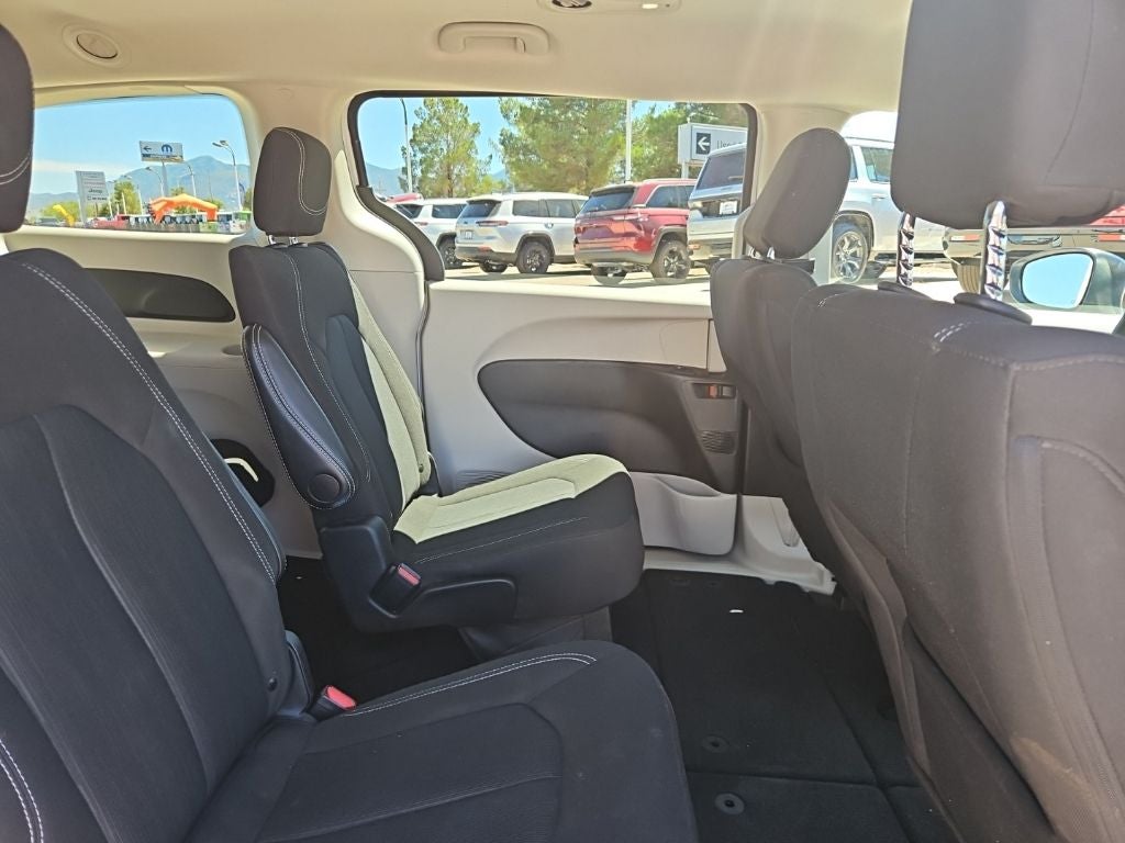 2024 Chrysler Voyager LX