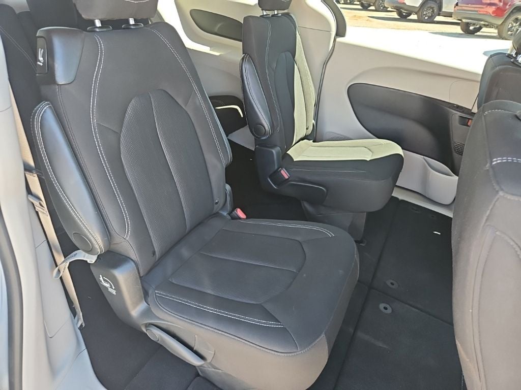 2024 Chrysler Voyager LX