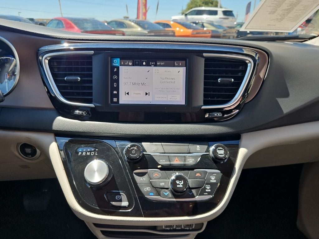 2024 Chrysler Voyager LX