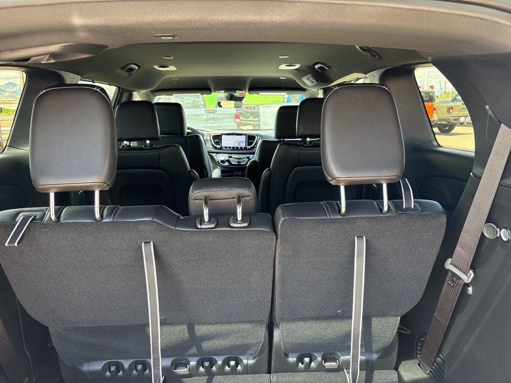 2026 Chrysler Voyager LX