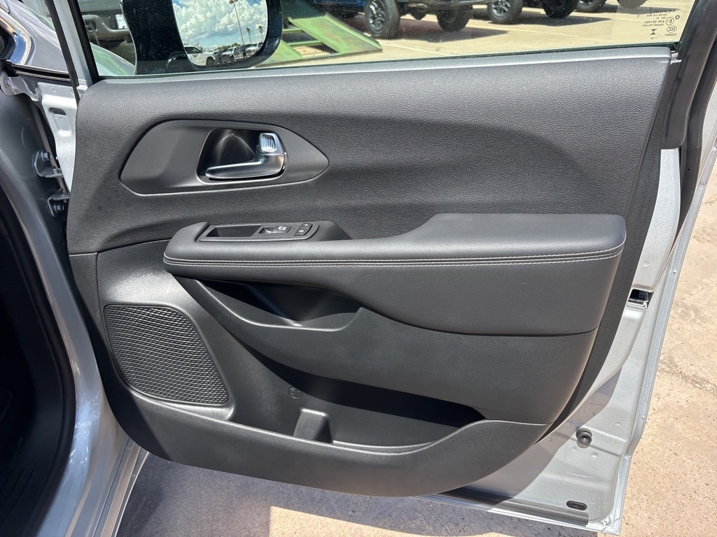 2026 Chrysler Voyager LX