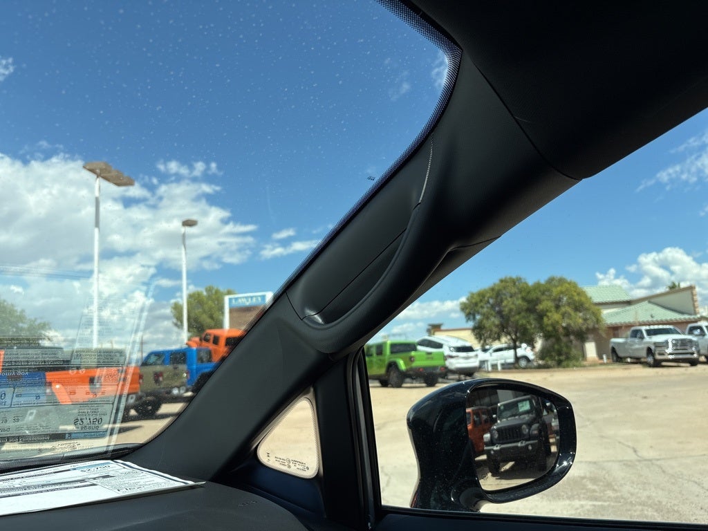 2026 Chrysler Voyager LX