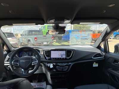 2026 Chrysler Voyager LX