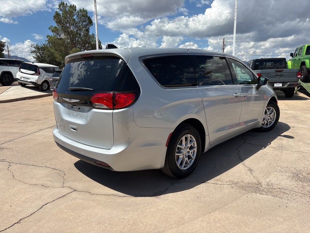 2026 Chrysler Voyager LX