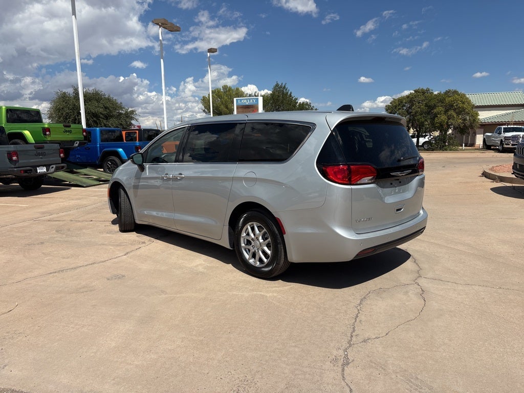 2026 Chrysler Voyager LX