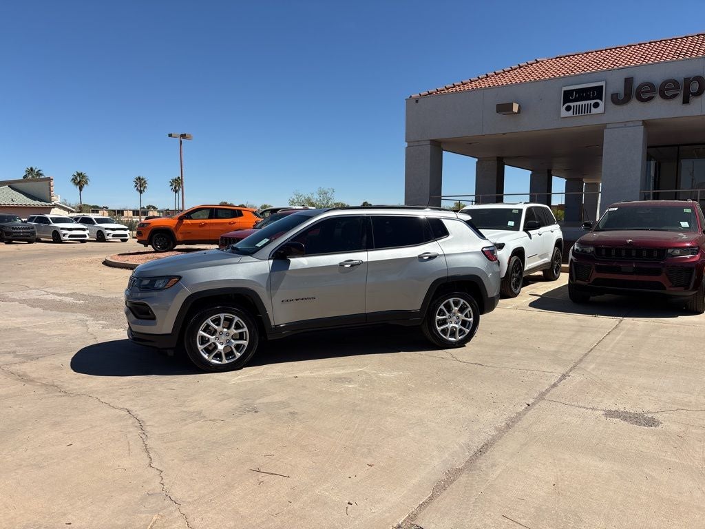 2023 Jeep Compass Latitude Lux