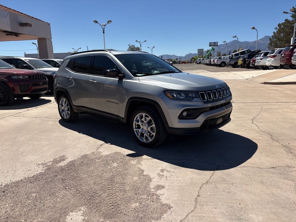 2023 Jeep Compass Latitude Lux