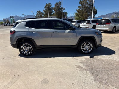 2023 Jeep Compass Latitude Lux