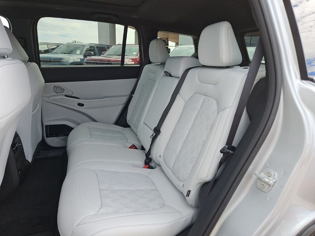 2026 Jeep Cherokee Overland