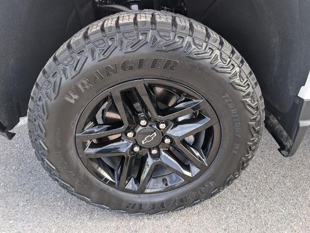 2025 Chevrolet Silverado 1500 Crew Cab Short Box 4-Wheel Drive Custom Trail Boss