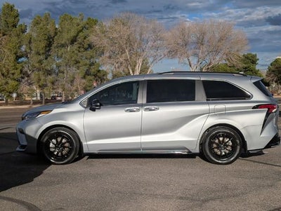 2023 Toyota Sienna Woodland Edition AWD 7-Passenger (Natl)