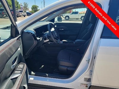 2025 Nissan Kicks SR