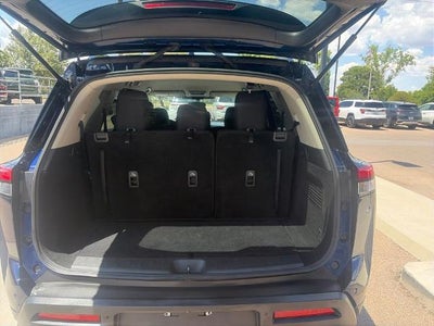 2024 Nissan Pathfinder SV