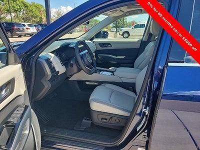 2025 Nissan Pathfinder SL