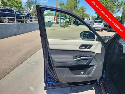 2025 Nissan Pathfinder SL